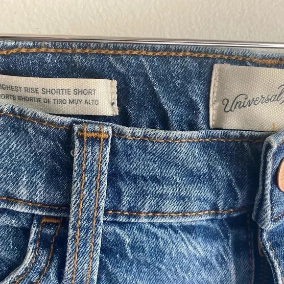Universal Thread Highest Rise Shortie Shorts Raw Hem Medium Wash Size 6 Women’s - Picture 4 of 7